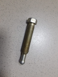 Болт 70-4216023 управления задним ВОМ - Купить в Екатеринбурге запчасти для сельхозтехники