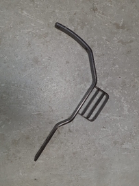 Кронштейн крыла 82-8403020 левый МТЗ-82 - Купить в Екатеринбурге запчасти для сельхозтехники