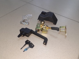 Замок двери левый  УК 80-6105010 МТЗ-80 - Купить в Екатеринбурге запчасти для сельхозтехники