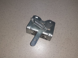 Замок капота МТЗ 80-8402410 - Купить в Екатеринбурге запчасти для сельхозтехники